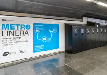 Modular cabinets at the metro station act as a battery recharging point. Image: TMB