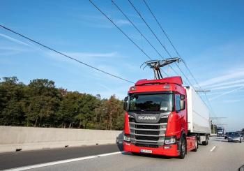 The system uses a pantograph on the top of diesel-electric lorries that connects with overhead electric cables. Image: Costain