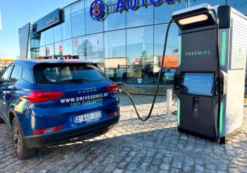 The first ultrafast battery-integrated charger installed at a Bauwelinck dealership