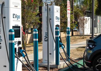 Through collaboration with utilities from coast to coast, EVgo continues to accelerate fast charger deployment by leveraging incentive programs. Photo: Business Wire/EVgo