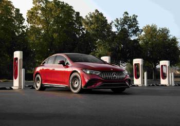 Mercedes-Benz plans to set up over 400 of its own charging hubs in North America by the end of the decade. Photo: Business Wire