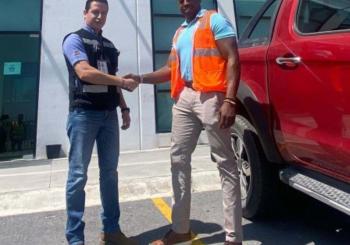 Will McCoy, CEO of Vehya, (right) meets with Carlos Gomez, project manager, CTPAT, and CI Coordinator of Utilimaster Saltillo, Mexico. Photo: Utilimaster
