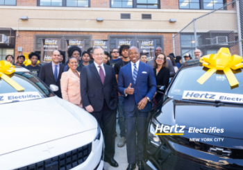 Hertz CEO Stephen Scherr and New York City Mayor Eric Adams launching Hertz Electrifies New York City. Photo: Hertz/NYC