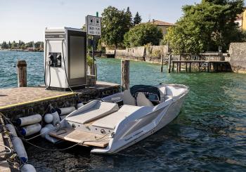 E-sport boat Frauscher × Porsche eFantom being charged with ChargePost from Ads-Tec Energy. The compact, all-in-one, ultra-fast charging system charges the eFantom in minutes instead of hours, with no need for grid expansion or construction. Photo: Ads-Tec Energy