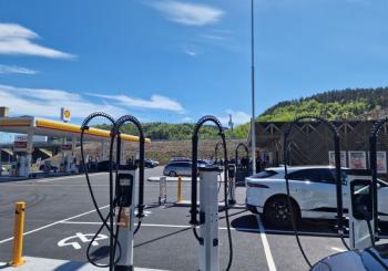 The first project in the collaboration between Kempower and St1 Energy was St1’s new 24-hour operating energy station featuring 16 of Kempower’s high power charging points in the Norwegian municipality of Kristiansand. Photo: Kempower