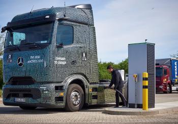 Mercedes-Benz Trucks developers charge an e-truck at 1,000 kilowatts for the first time during internal testing at Wörth am Rhein. Photo: Mercedes-Benz Trucks