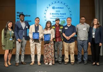 The Mobility House and NYCSBUS accept the Most Innovative Interconnection Award from Con Edison. Photo: Con Edison