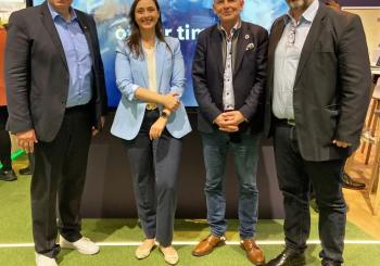 Signing the MoU are (L to R) Axel Lorenz, CEO of Process Automation at Siemens Digital Industries, Mariana Vaz Sigoli, Siemens Hydrogen Centre of Competence, Jan Grimbrandt, CEO of Boson Energy and Liran Dor, CTO of Boson Energy. Photo: Siemens