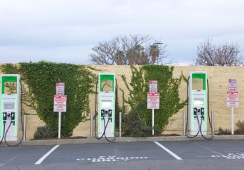 There are over 192,000 publicly available charging ports in the US with approximately 1,000 new public chargers being added each week. Image: © Dreamstime/Sheila Fitzgerald 